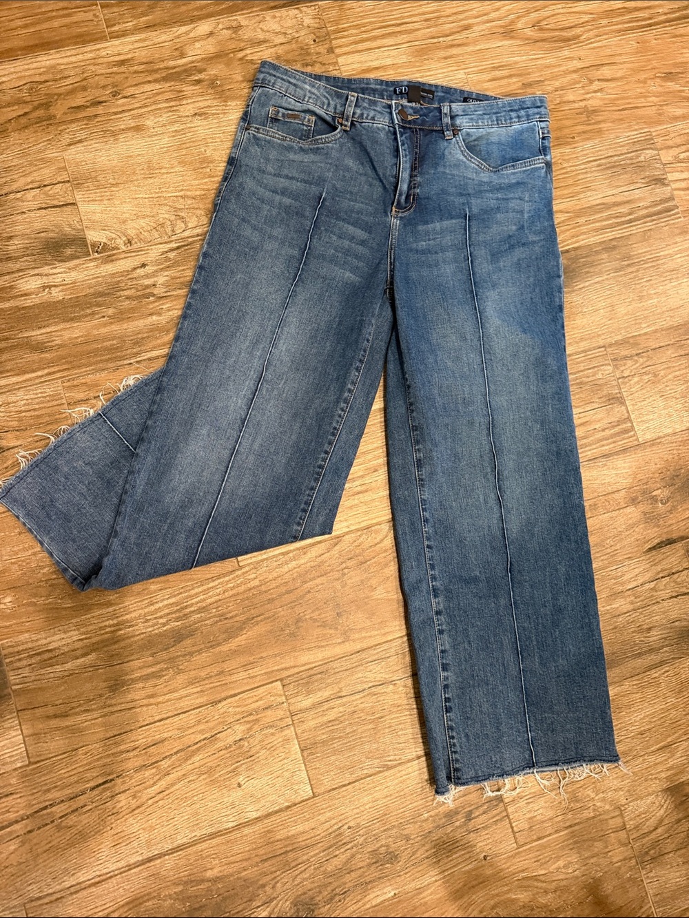 FDJ-French Dressing Jeans Olivia frayed hem jeans with seam on back and front